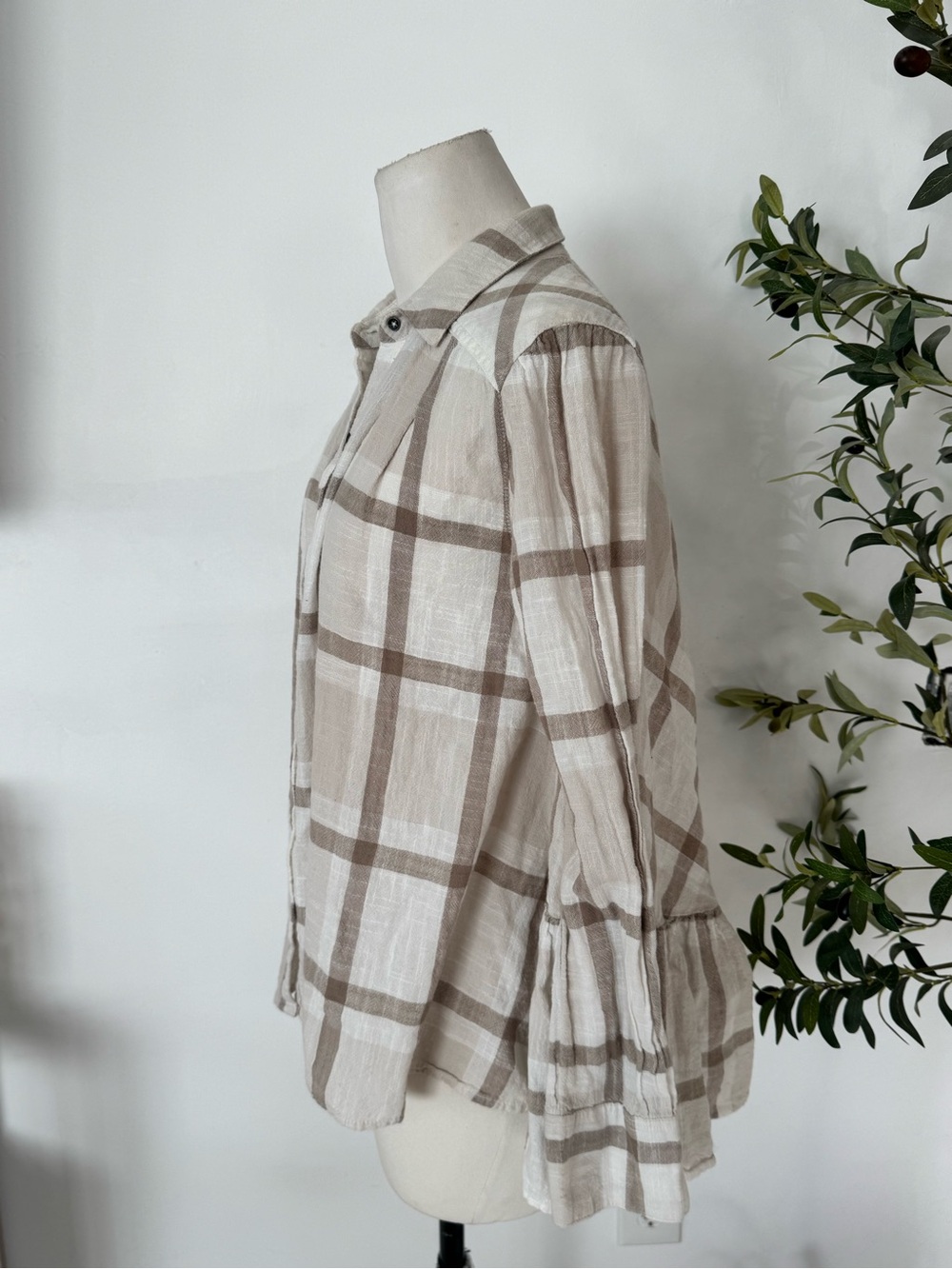 Free People Plaid Cotton Button Down XS Boho Ruffle Hem Long Sleeve Beige White - Picture 4 of 6